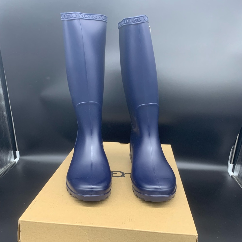 Ugg rain boot size 8 blue Mid calf.  Never worn